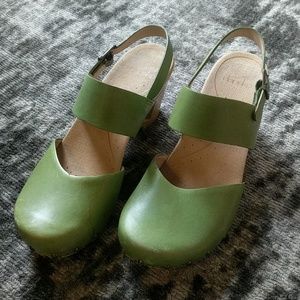 Dansko 39 Mary Jane sandal clogs - Lime Green!